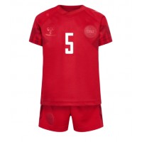 Danmark Joakim Maehle #5 Fotballklær Hjemmedraktsett Barn VM 2022 Kortermet (+ korte bukser)